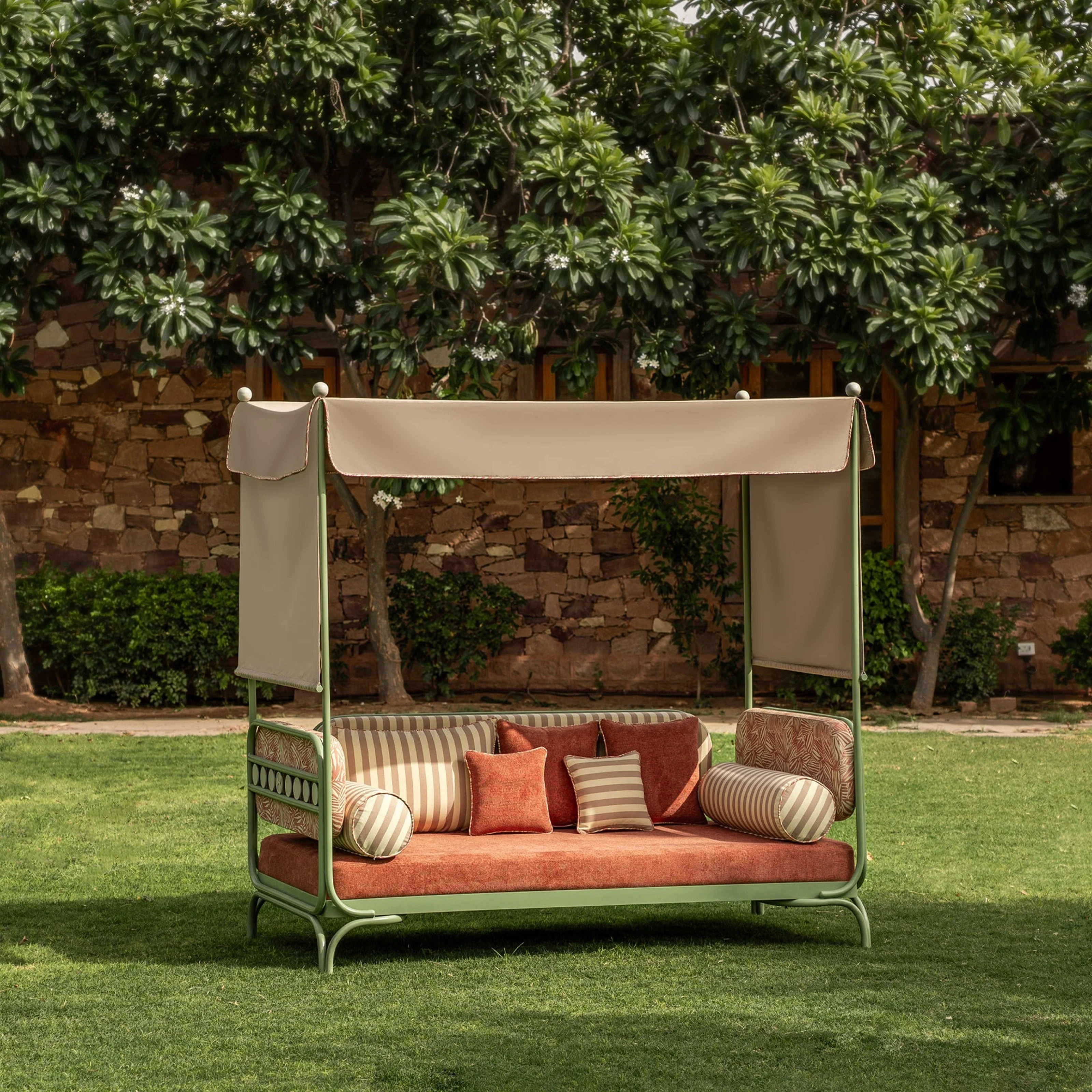 Create the Perfect Outdoor Retreat: Choosing the Right Garden Swing